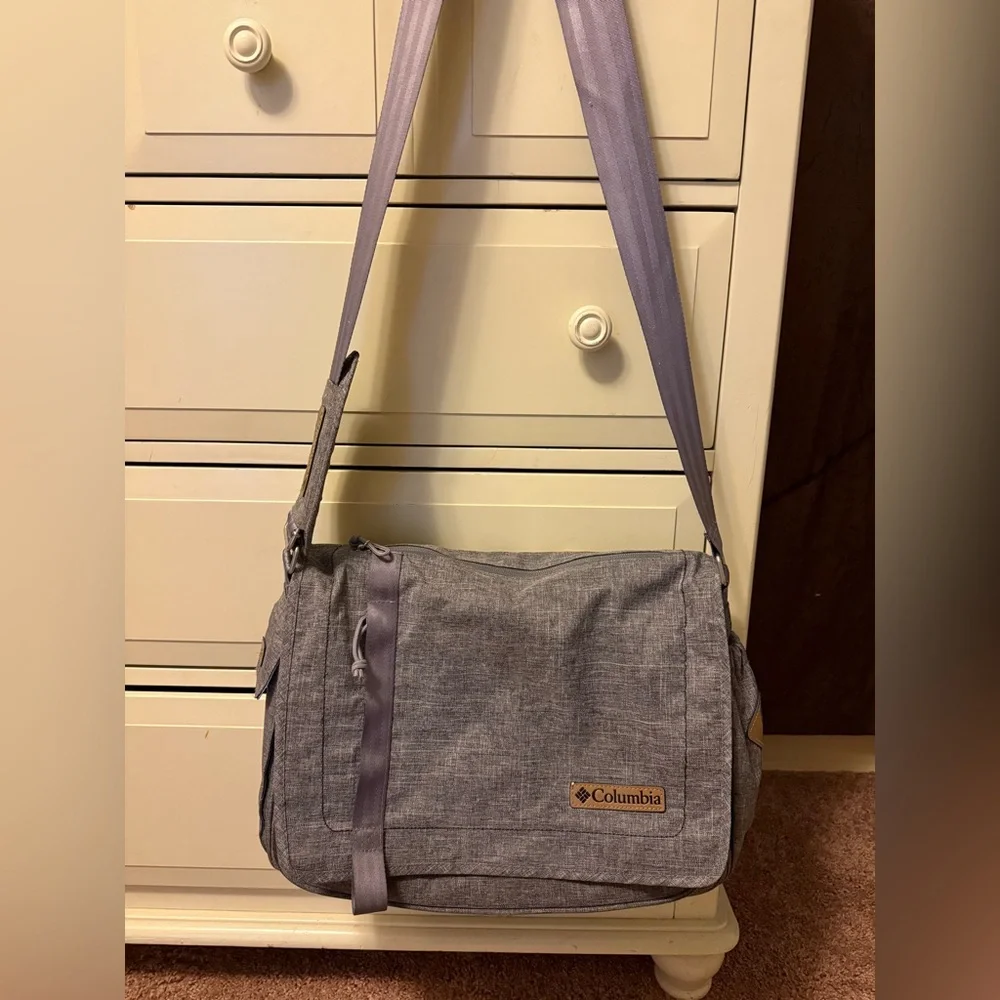 Columbia Gray Baby Bag with Modern Design